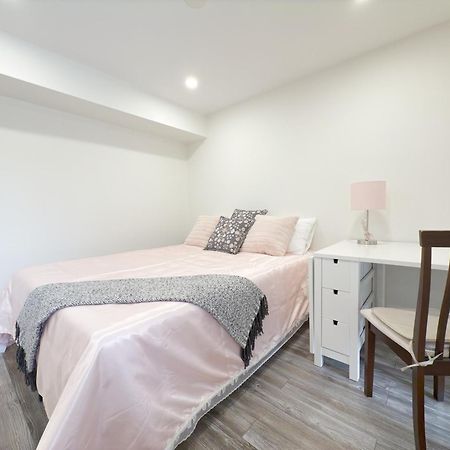 Cozy Room With Private Bath Near Don Mills Subway Торонто Экстерьер фото